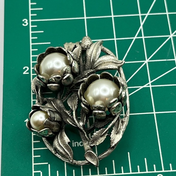 Vintage Silver Faux Pearl Brooch with Art Nouveau Design Floral Large Ornate Pin - Picture 12 of 12
